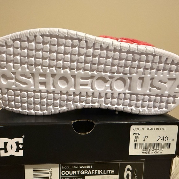 DC Women’s Court Graffik Lite (Pink) - Picture 7 of 7